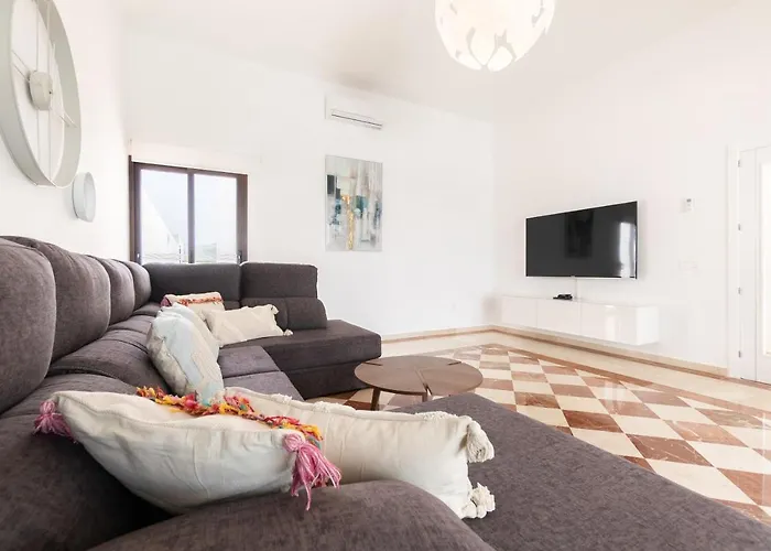 Sea Breeze Callao Villa *