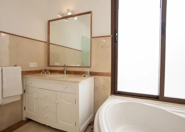 Sea Breeze Callao فيلة *